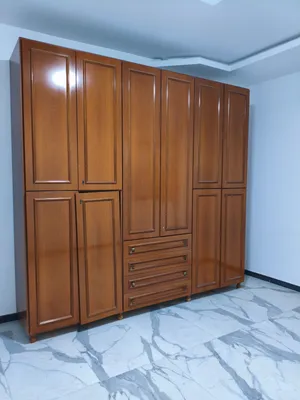 دولاب مهني ملابس إيطالي فاخر – خشب متين وتصميم كلاسيكي أنيق