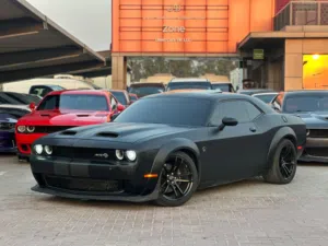 دودج تشالنجر موديل 2020 SRT V8 فل مواصفات وايت بدي كيت بحاله ممتازه جاهزه للتسجيل والاستخدام