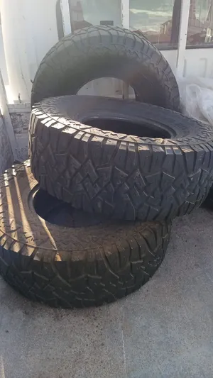 Set of 4 Vitour Off-Road Tires 37x13.50R17LT – Great Condition