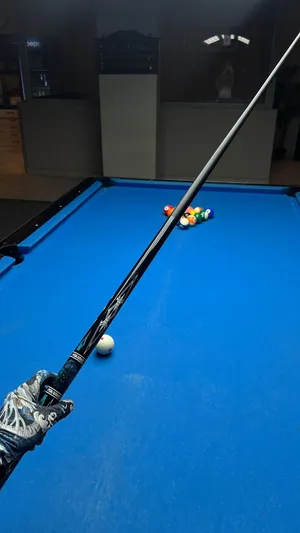 مضرب بليارد 8ball كاربون مستخدم فترة بصيطة 30BD وقابل