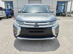2017 Mitsubishi Outlander, Gulf specification, first owner, two keys, excellent condition
