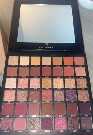 ظلال العيون eyeshadow palette