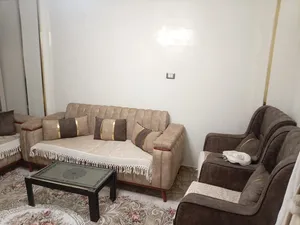 انترية استعمال نظيف 2 كنبة و2 كرسى