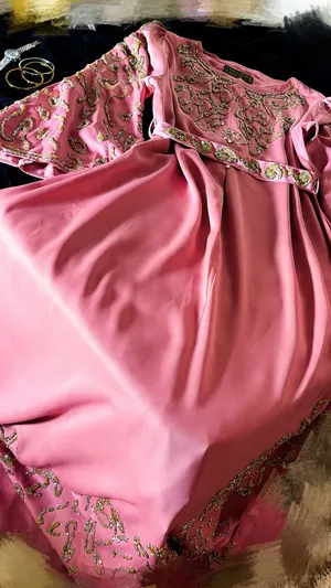 تقشيطه جمالها وخفة ونعومة وقماشتها من انسب خياراتك تطريز يدوي