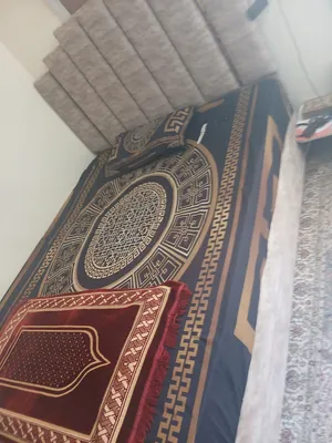 سرير من ايكيا استعمال خفيف مرتبه جديده جدا