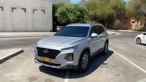 سيارة هيونداي سنتافي GLS موديل 2020 فضي، SUV خليجي، مرخصة مع نظام أمان متكامل