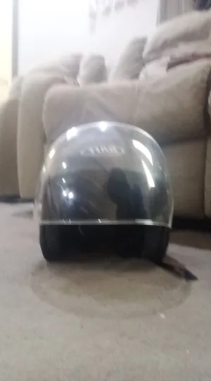 خوذة للبيع شبه جديده