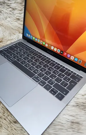 Apple MacBook Pro i7 16gb ram 2.5Ghz speed Buit-in Retina display 2k resolution Type C ports