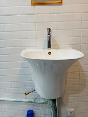 bathroom sink(المغسلة )