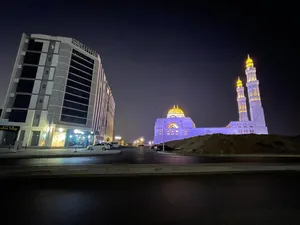 شقة غرفتين وصالة وثلاث حمامات