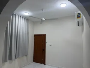 مطلوب شقة في الخوض خلف الجامعة او الموالح الجنوبية