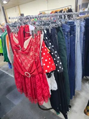 First-class Turkish-made clothing for sale.للبيع ملابس جديد صناعه تركيه أشكال وانواع مختلفه