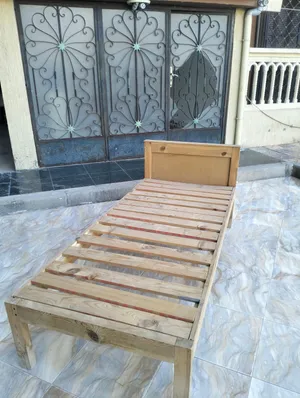 اسرة مستعملة بحالة جيدة