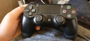 يد ps4 في حاله الوكاله تقريبا للبيع