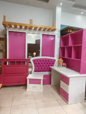 غرفة نوم شبابي  بحاله ممتازه خشب لاتيه وزان بالكامل
