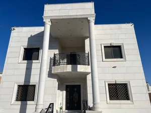 فرصة مميزة للبيع منزل حديث بتشطيب سوبر ديلوكس وكوشان مستق