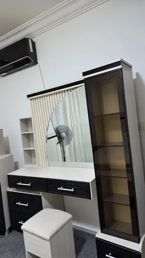 غرفة نوم عرسان بحالة الوكالة استعمال خفيف