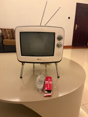 للبيع تلفزيون LG كلاسيكي بتصميم مميز