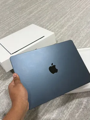 ماك بوك اير M2 جداا نظيف و وياه كل شيي ومساحته 256gb