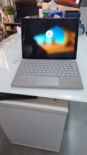 SURFACE pro5 core i5  فرز اول بحاله الزيرو كفالة شهر