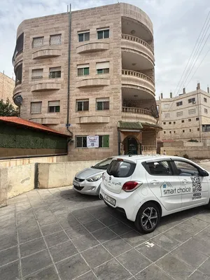 شقة فارغة للإيجار في ضاحية الامير حسن بالقرب من مسجد فخري سنجقية - من المالك مباشرة                .
