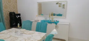 طاولة  اكل وانتري مش مستعمله