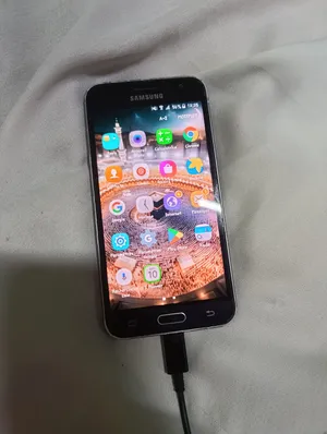 ba9i khdam mzyan, écran n9i mafihch cha9a, batterie mzyana.