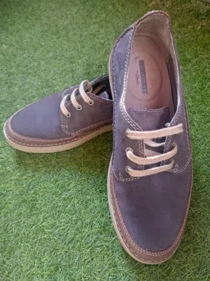 حذائين نوع Aldo و Clarks أصليات بحالة جداد