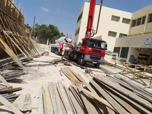 متعهد بناء على استعداد لتنفيذ جميع أنواع البناء والمقاولات