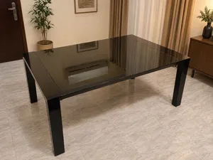 طاولة طعام او مكتب