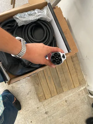 كابل شحن سيارات مستعمل بجودة جيدة وسعر مناسب