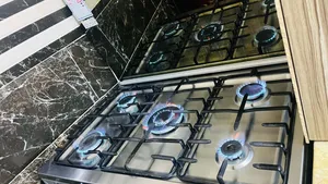 غاز نوع سامكس لون سلفر بحالة الوكاله 90سانتي خمس اعيون شغال فوق وتحت ناره ولا احلى من هيك