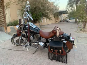 للبيع هارلي ديفيدسون داينا سوبر قلايد