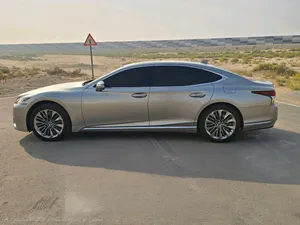 لكزس LS500 مديل 2020   للبيع وكاله الفطيم   أول مالك