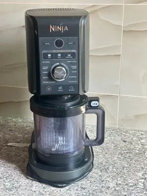 للبيع: جهاز آيس كريم ومشروبات Ninja Creami Deluxe (الإصدار الكبير)