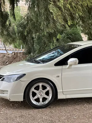 للبيع او للبدل جنط وكاله خمس براغي ولا غلطه يفضل جنطها الاصلي الڤتك