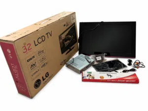 تلفزيون LG 32 بوصة موديل 32LK310 مع الكرتون والريموت الأصلي .