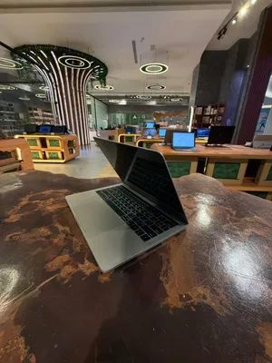 MacBook Pro (Core i5 / 8GB RAM / 256GB SSD) ماك بوك برو