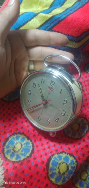 لهوات التحف النادره جدا منبه ملو قديم بحالة ممتازه وارد العراق شغال ممتاز  وجرس ممتاز وشكل كلاسيك را
