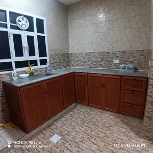 شقة جديده للإيجار قريبه من مسقط مول، قريبه من الخط السريع، شارع النزهة، خلف فيلا، منطقه هادئه