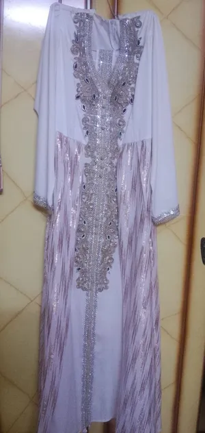 هذا الفستان هو قفطان مغربي  جديد البيع المقاس كبير