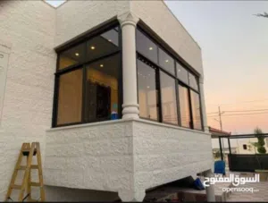 شبابيك المنيوم لون اسود زجاج عسلي بحال الوكاله جميع المقاسات