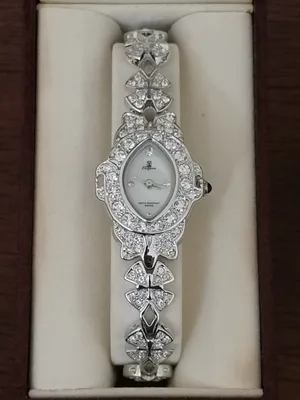 ساعه نسائية Louis Cardin فضة اصليه جديده للبيع
