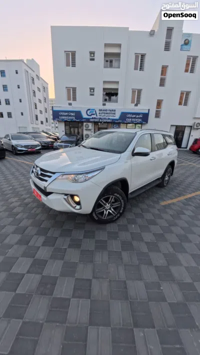 تويوتا فورتشنر 2020_ toyota fortuner 7مقاعد دفع رباعي – لون لؤلؤي إيجار يومي • أسبوعي • شهري 2