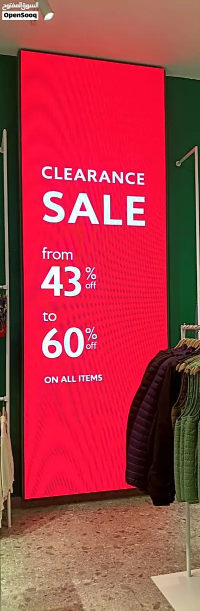 شاشة LED داخلية عمودية 3.68 × 1.28 م للبيع Indoor LED Screen 3.7m x 1.3m 2