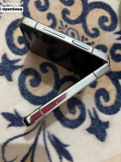 Samsung Galaxy Z Flip 5 256G 4