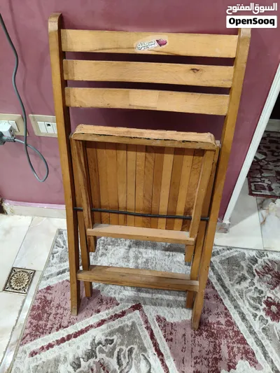 كرسى زان احمر قابل للطى بحالة ممتازة للبيع 2