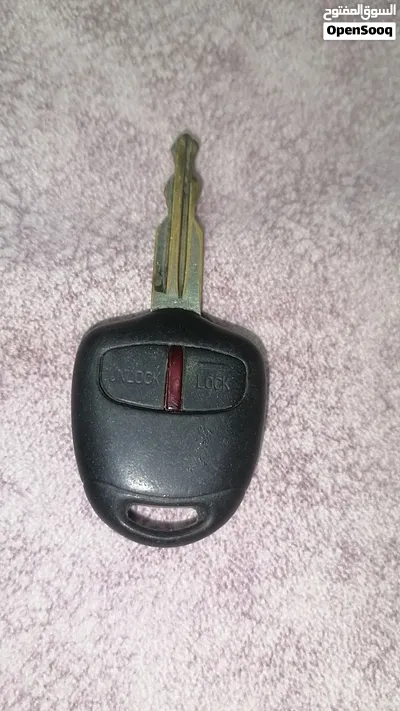 مفتاح سيارة موستبيشي باجيرو و ضو أمامي يمين ، وضو خلفي يمين ياباني للبيع 2
