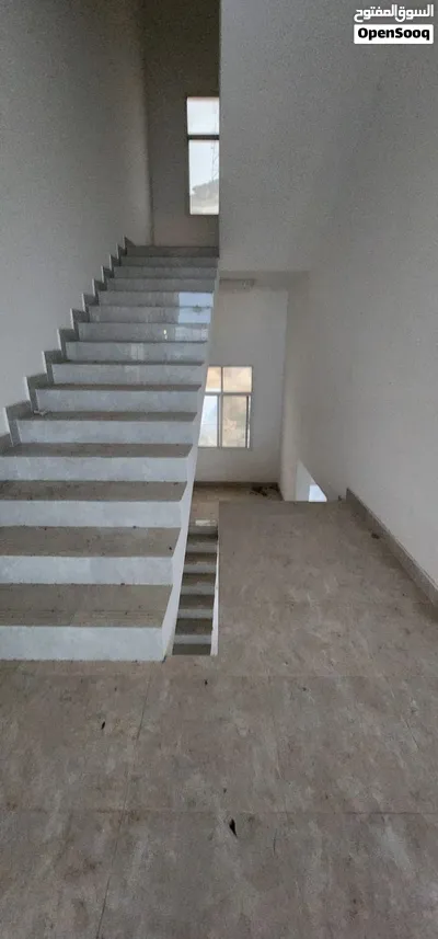 معرض ميزانين وخلف مخزن للايجار الشهري 4
