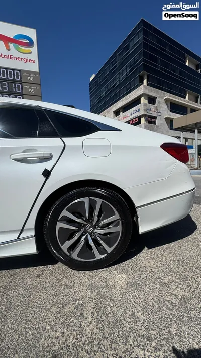 هوندا أكورد EX-L هايبرد 4